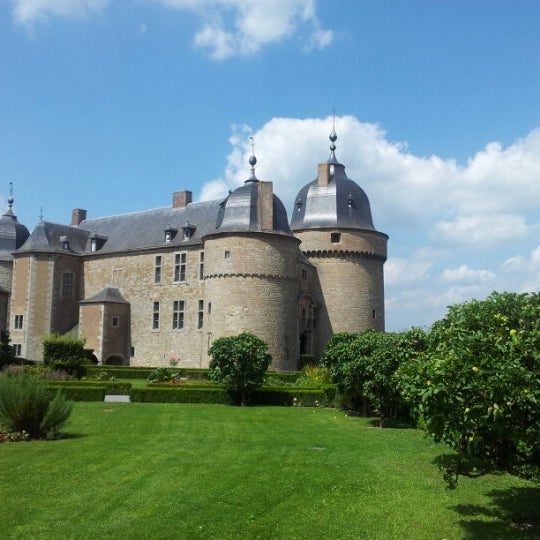 Foto tirada no(a) Château de Lavaux-Sainte-Anne por Daisy R. em 8/9/2012