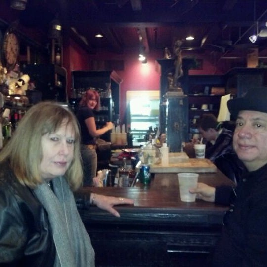 Foto diambil di Tony Moran&#39;s Restaurant oleh Sharon C. pada 2/19/2012
