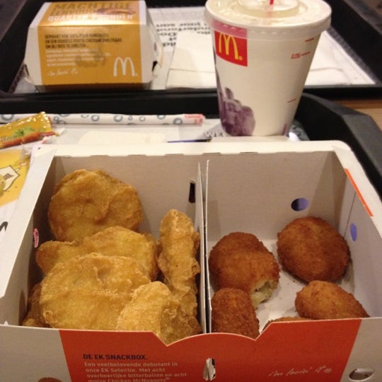 Foto diambil di McDonald&#39;s oleh Ducke R. pada 6/2/2012