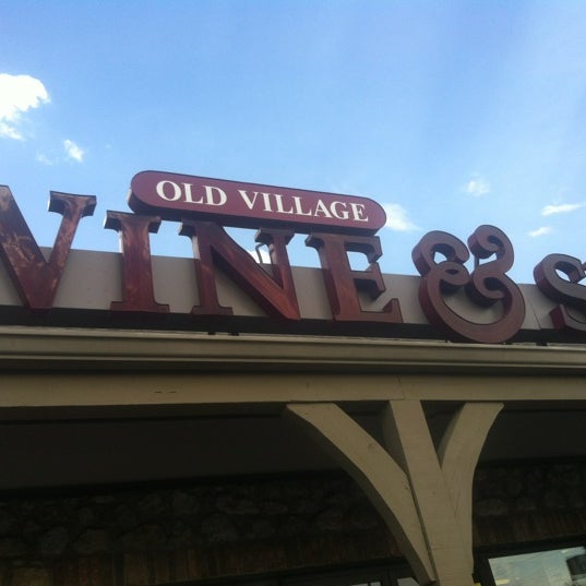 Old Village Wine & Spirits Bodega en Tulsa