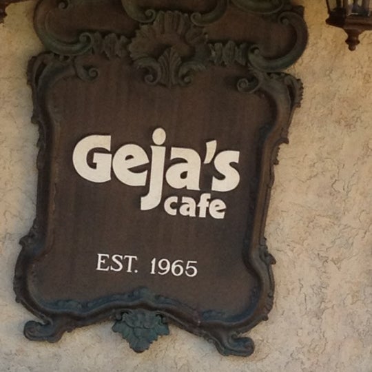 Photo prise au Geja&#39;s Cafe par Darrell N. le6/12/2012