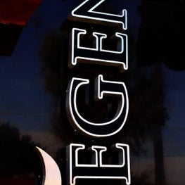3/3/2012 tarihinde Hugo G.ziyaretçi tarafından Legends Kitchen &amp; Bar'de çekilen fotoğraf