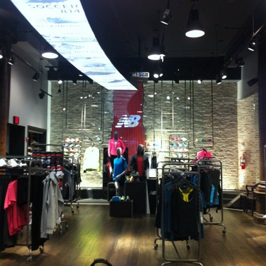 9/10/2012 tarihinde Pete F.ziyaretçi tarafından New Balance Flagship Store'de çekilen fotoğraf