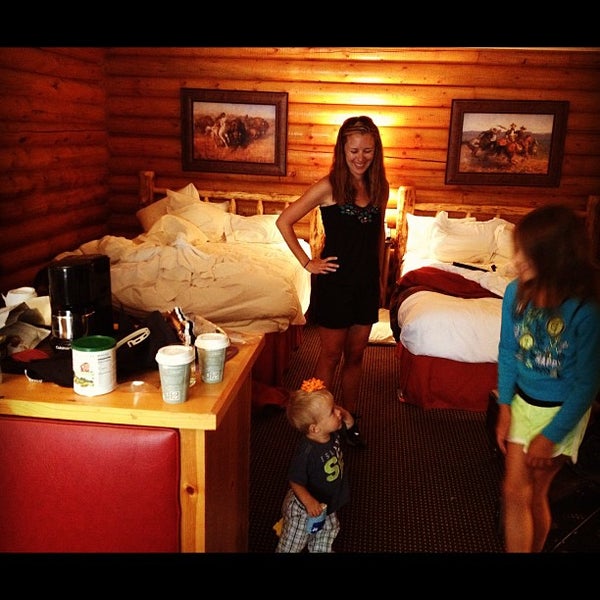 รูปภาพถ่ายที่ Rustic Inn Creekside Resort &amp; Spa at Jackson Hole โดย Shawn B. เมื่อ 8/14/2012