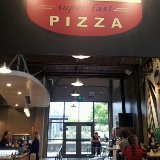 6/17/2012にdan s.がMOD Pizzaで撮った写真