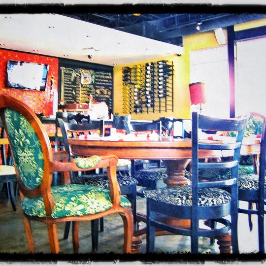 4/12/2012에 Sergey D.님이 Di Zucchero Restaurant and Lounge에서 찍은 사진