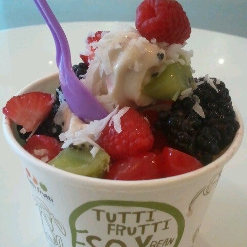 6/25/2012にCarina M.がTutti Frutti Frozen Yogurtで撮った写真