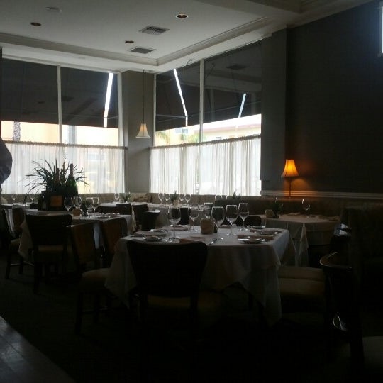 Foto tirada no(a) Josie Restaurant por Michael L. em 6/13/2012