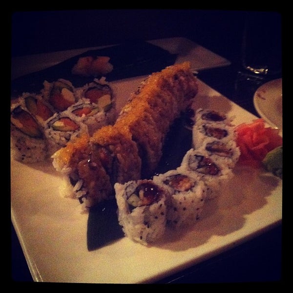 Foto diambil di Usagi Ya Sushi &amp; Pan-Asian oleh Corinne M. pada 4/3/2012