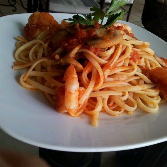 6/15/2012 tarihinde Isabel M.ziyaretçi tarafından Greta Caffe &amp; Italian Cuisine'de çekilen fotoğraf
