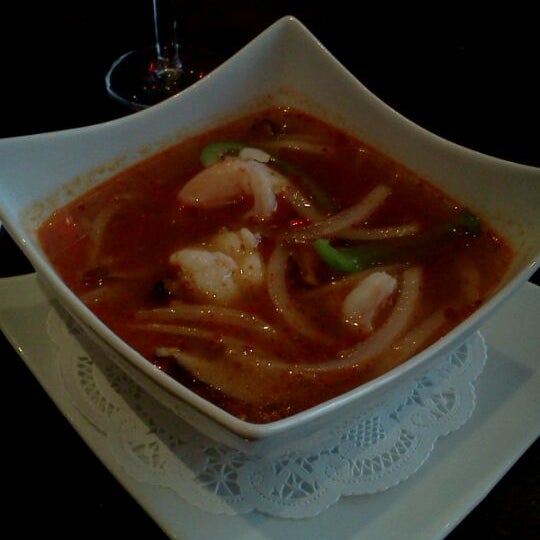 Friendly and prompt service. Extra spicy tom yum soup is great!