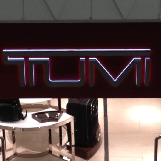 tumi pakuwon mall