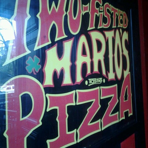 รูปภาพถ่ายที่ Two Fisted Mario&#39;s Pizza โดย Levi B. เมื่อ 8/16/2012