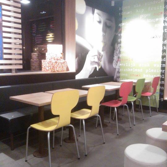 รูปภาพถ่ายที่ McDonald&#39;s โดย Ronald W. เมื่อ 12/3/2011