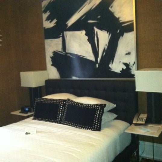3/23/2012 tarihinde Zachary S.ziyaretçi tarafından Ameritania Hotel'de çekilen fotoğraf
