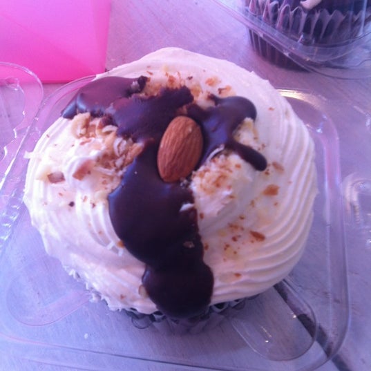 4/5/2012にJillian S.がColossal Cupcakesで撮った写真