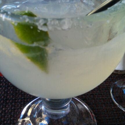 Das Foto wurde bei La Fiesta Mexican Cuisine &amp; Lounge von Lauren F. am 1/19/2012 aufgenommen