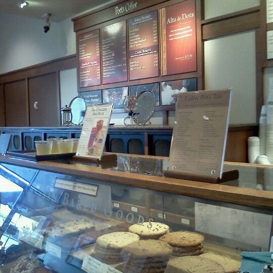 Photo taken at Peet&#39;s Coffee by Marcelle on 8/22/2011
