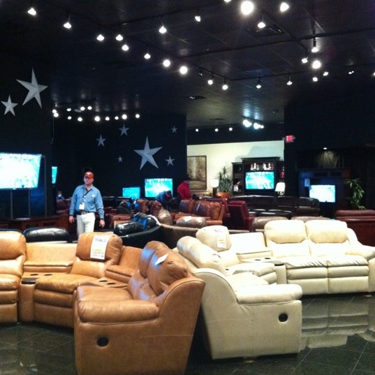1/16/2011にAllen A.がGallery Furnitureで撮った写真
