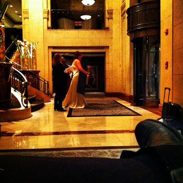 8/19/2012 tarihinde Wiafe M.ziyaretçi tarafından Gotham Lounge'de çekilen fotoğraf