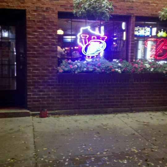 Foto tirada no(a) The Recovery Room Pub and Grill por Brent B. em 10/12/2011