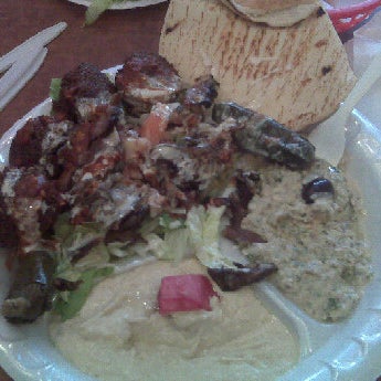 รูปภาพถ่ายที่ Ibby&#39;s Falafel โดย greg !. เมื่อ 1/4/2012