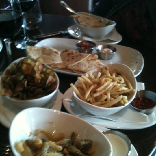 5/4/2012 tarihinde Monica D.ziyaretçi tarafından Roxy Restaurant and Bar'de çekilen fotoğraf