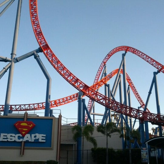 Photo taken at Superman Escape by Faisal A. on 9/4/2012