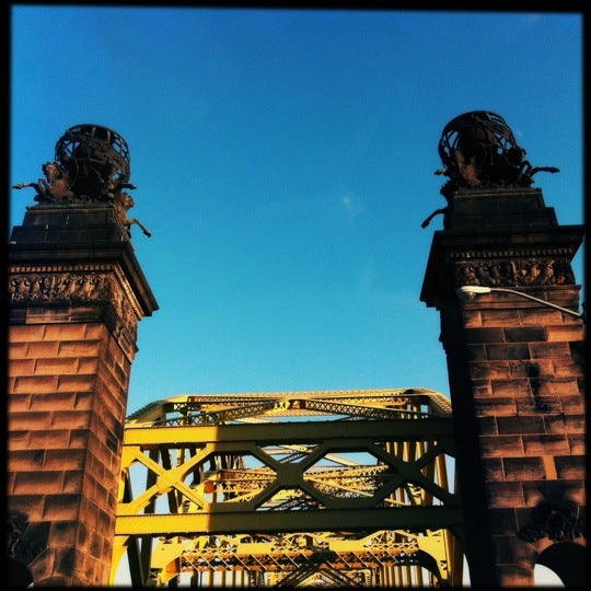 building of the brooklyn bridge david mccullough