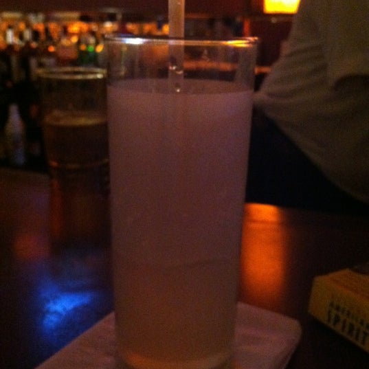 Foto tomada en Gino&#39;s Restaurant &amp; Cocktail Lounge  por ᴡ V. el 6/23/2012