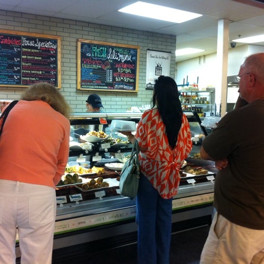 8/10/2011にAmanda B.がNative Sun Natural Foods Marketで撮った写真
