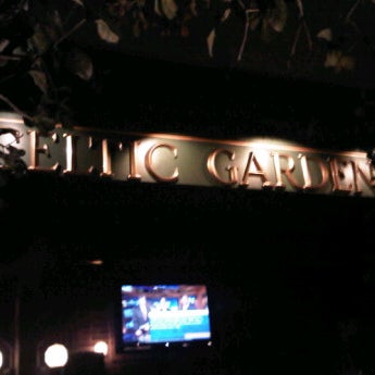 รูปภาพถ่ายที่ Celtic Gardens โดย Jason &quot;Danger&quot; D. เมื่อ 11/7/2011
