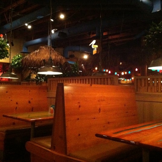รูปภาพถ่ายที่ Islands Restaurant โดย Cameron K. เมื่อ 9/7/2011