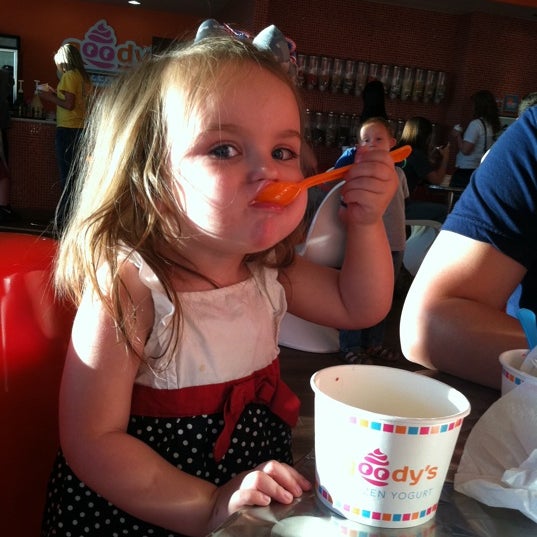 Photo taken at Goody&#39;s Frozen Yogurt by Lindsey M. on 5/16/2011
