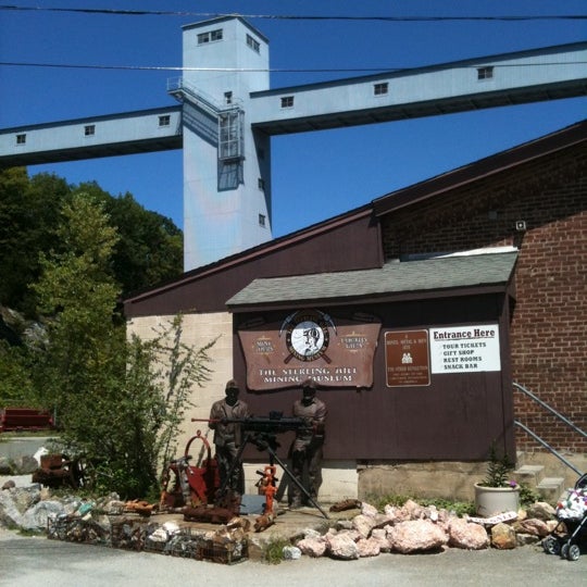 รูปภาพถ่ายที่ Sterling Hill Mine Tour &amp; Museum โดย John M. เมื่อ 8/12/2011