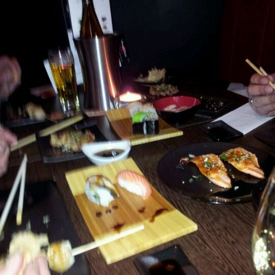 3/31/2012にAtus L.がKami Sushiで撮った写真