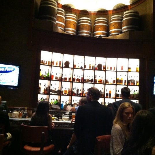 Das Foto wurde bei Bourbon Bar von Jersey F. am 5/13/2012 aufgenommen