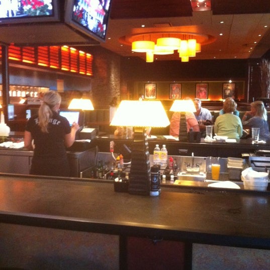 Photo taken at Houlihan&#39;s by Murry on 7/12/2012