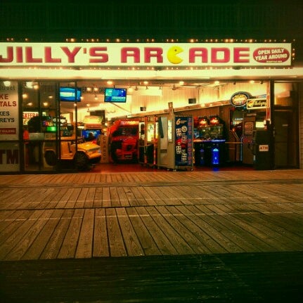 8/31/2012 tarihinde Cloziyaretçi tarafından JiLLy&#39;s Arcade'de çekilen fotoğraf