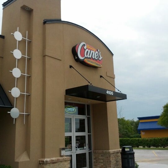 Photo taken at Raising Cane&#39;s Chicken Fingers by Uba O. on 8/21/2012