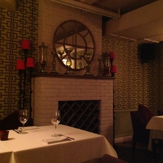 Foto diambil di Rosso &amp; Bianco Cafe oleh Ann U. pada 5/20/2012