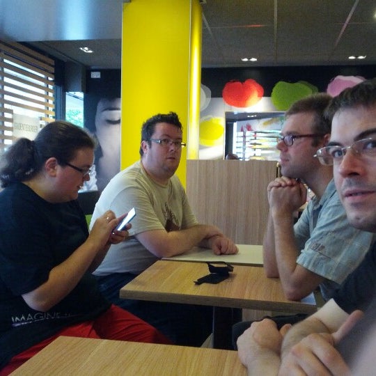 รูปภาพถ่ายที่ McDonald&#39;s โดย Johan d. เมื่อ 7/28/2012