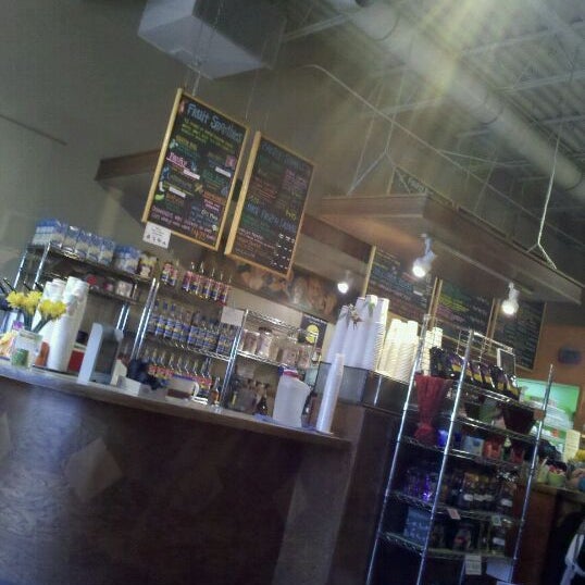 Das Foto wurde bei Firefly Coffee House von Scott H. am 3/25/2012 aufgenommen