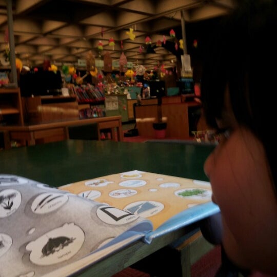 Reginald J.P. Dawson Library AhuntsicCartierville MountRoyal, Canada