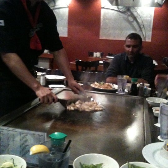 Foto diambil di Atami Steak &amp; Sushi oleh Melissa S. pada 3/15/2011