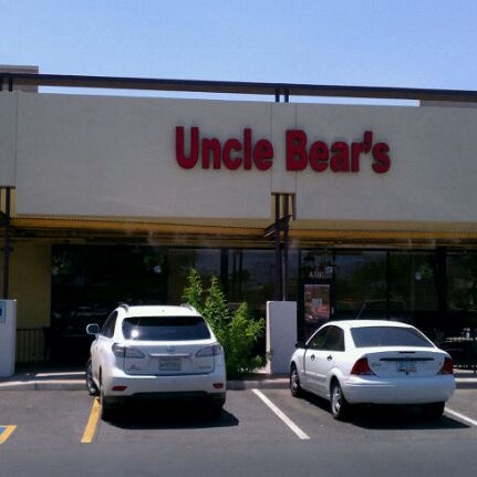 รูปภาพถ่ายที่ Uncle Bear&#39;s Grill and Tap โดย Thomas T. เมื่อ 5/22/2011