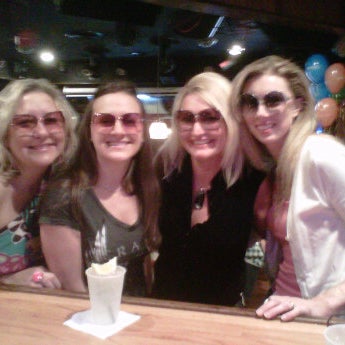 Photo taken at Carvetti&#39;s Grill &amp; Tap House by Danielle N. on 4/1/2012