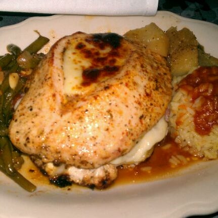 Foto scattata a Parthenon Restaurant &amp; Chevy Chase Lounge da Randy L. il 4/30/2012
