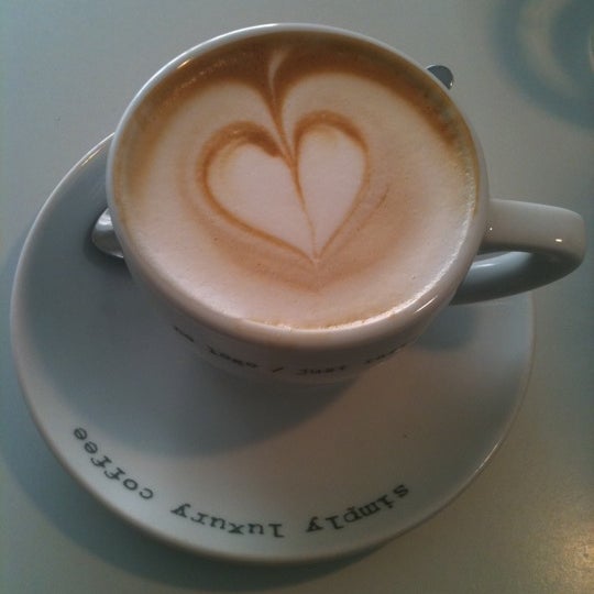 Foto scattata a Eli&#39;s Caffe da Helena il 2/24/2012