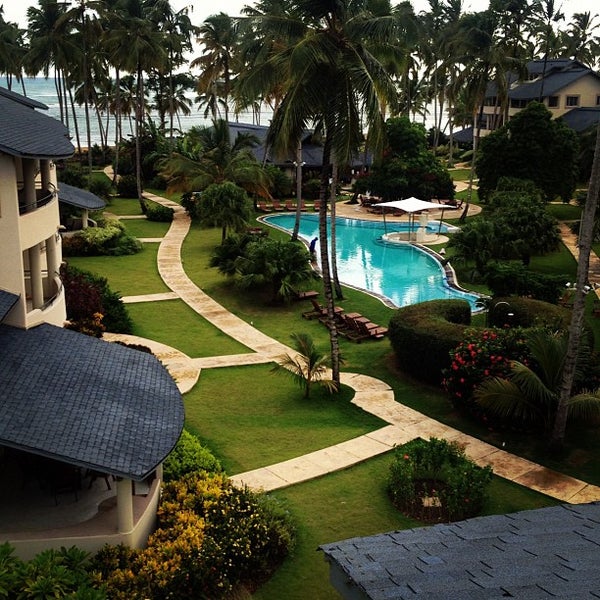 Дом с подземным гаражом. Красивые коттеджи. Дом с алисей. Дом в стиле крафтсман проект. Дом с алисей.